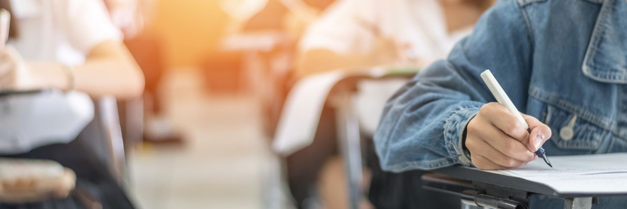 schueler schreibt im unterricht kosten privatschule berlin schulwahl entscheidung